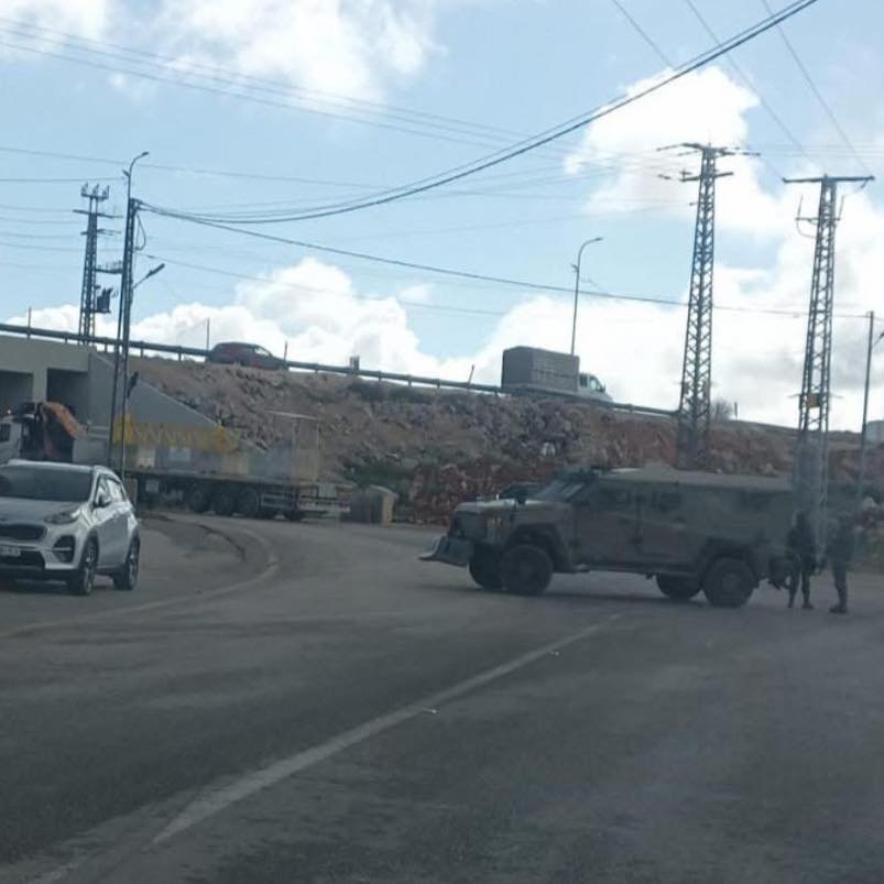 الاحتلال ينصب بوابة حديدية في دير دبوان